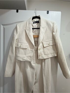 Zara Cream Pinstripe Cropped Blazer Jacket - Coord set